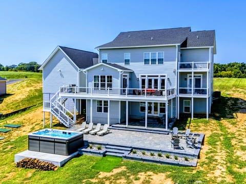 Space to Connect – With room for everyone and views that bring you together, this is where shared moments happen.