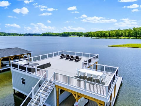 Elevated Moments – Lounge, dine, or simply linger—this rooftop retreat was made for memories in the making.