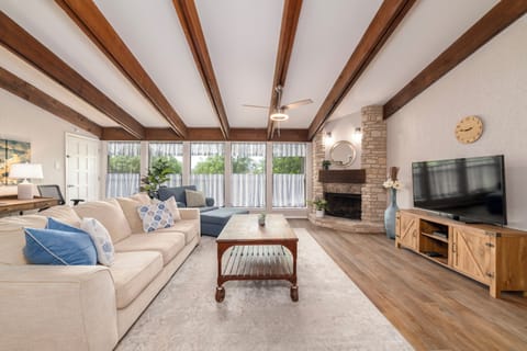 Open Floorplan Living Room/Dining Room/Work Space