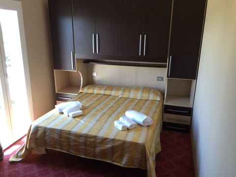 Suite | In-room safe, desk, soundproofing, cribs/infant beds