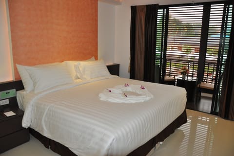 Deluxe Double or Twin Room with Pool View | In-room safe, free WiFi, bed sheets