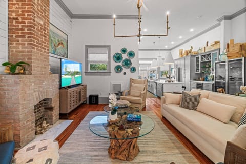 Great, open space between kitchen, living and dining, keeping family and friends together.