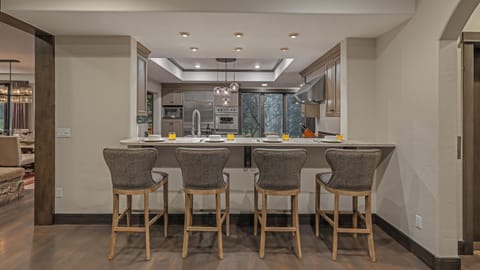 Kitchen breakfast bar seating