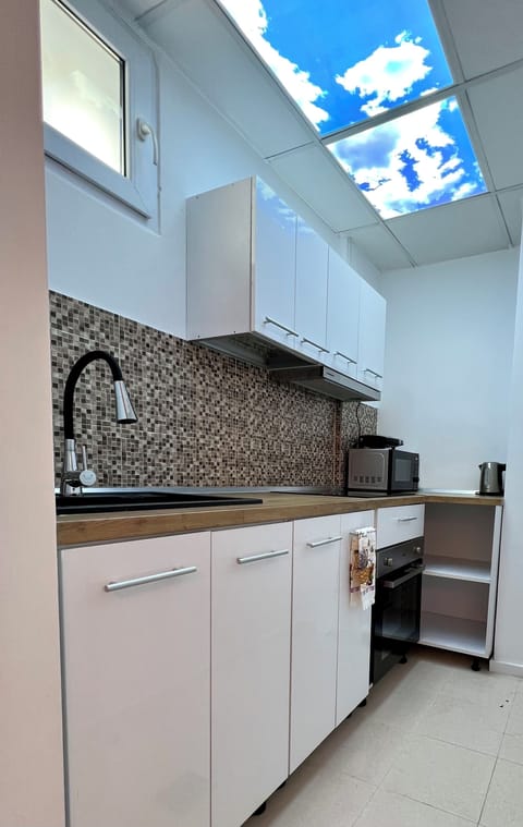 Comfort Apartment, Balcony | Private kitchen