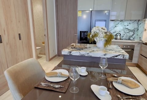 Signature Apartment, Kitchen, City View | Dining room