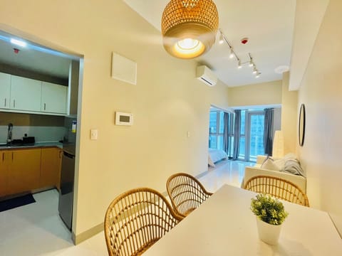 City Apartment, City View | Dining room