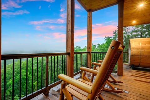 Oakley's Overlook elevates the classic Broken Bow cabin experience with mountaintop views, upscale design, and unforgettable features you won’t find just anywhere in the woods.
