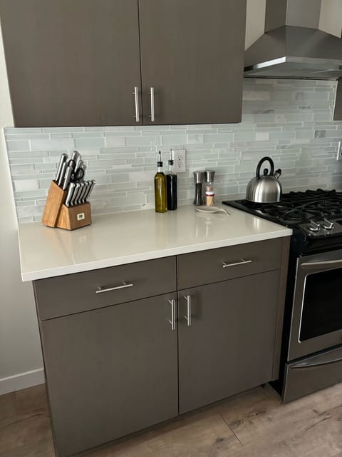 Oil & Vinegar/salt & pepper 