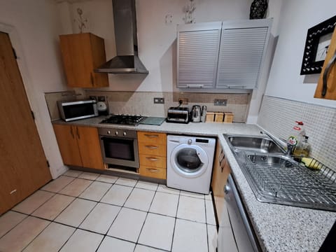 Apartment | Private kitchen | Fridge, microwave, oven, stovetop