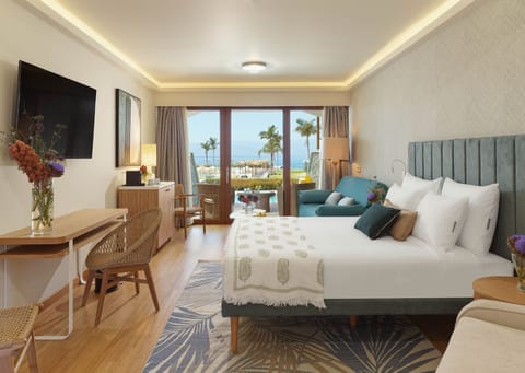 Junior Suite Sea view with Private Pool | In-room safe, desk, blackout drapes, soundproofing