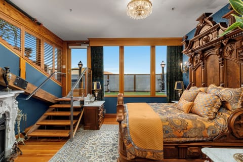 Exclusive Penthouse, River View | Premium bedding, Tempur-Pedic beds, free minibar, individually decorated