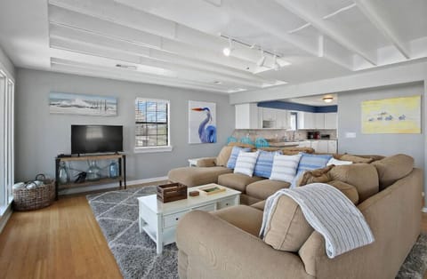 Nice, open living kitchen and dining areas