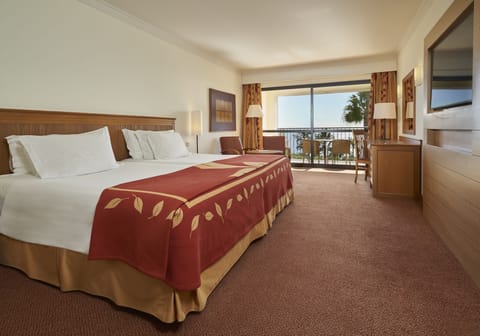 Twin Room, Sea View | Minibar, in-room safe, blackout drapes, iron/ironing board