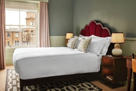 Cosy | Premium bedding, minibar, in-room safe, blackout drapes