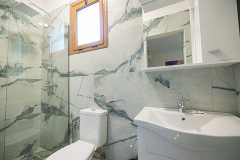 Deluxe Double Room, Partial Sea View | Bathroom | Bidet