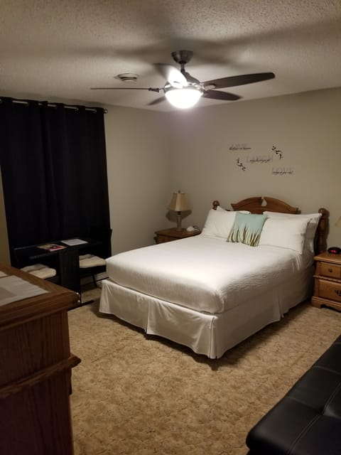 Room, 1 Queen Bed with Sofa bed, Lake View | Individually decorated, individually furnished, iron/ironing board