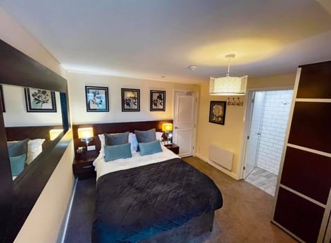 Superior Double Room, Ensuite | WiFi