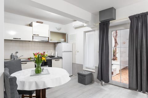 Studio (Studio Apartment) | Private kitchen | Fridge