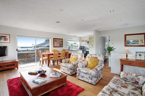 Open-plan living, dining and kitchen area allow for the best cohesive living.