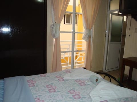 Standard Room, 1 Double Bed | Desk, blackout drapes, free WiFi