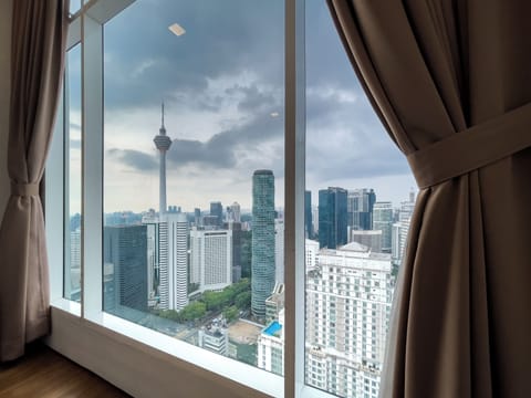 Deluxe Apartment, City View | Room amenity