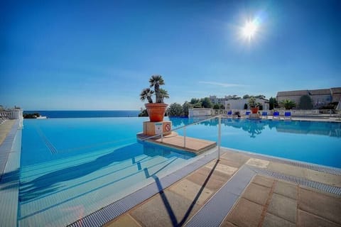 Swimming pool and Sea view