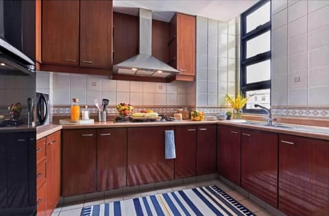 Apartment, 2 Bedrooms | Private kitchen | Fridge, microwave, stovetop, electric kettle