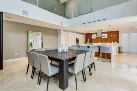 Villa, Garden View | Dining room