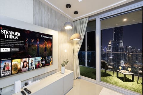 Burj Khalifa Sparkles in the Evening