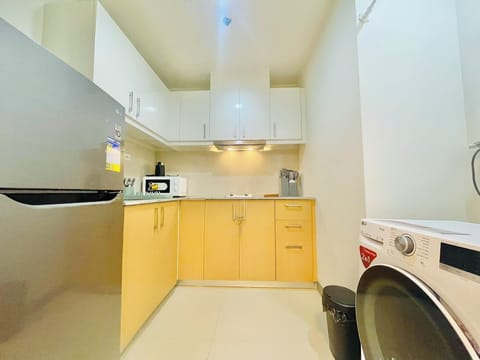 City Apartment, City View | Private kitchenette | Fridge, microwave, stovetop, electric kettle