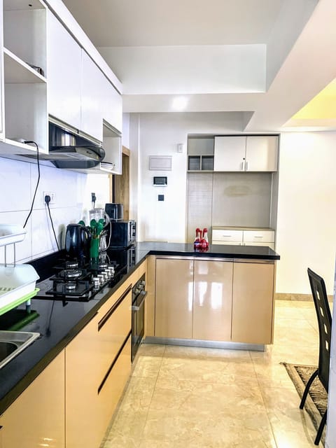 Family Apartment | Private kitchen | Fridge, microwave, cookware/dishes/utensils, dining tables