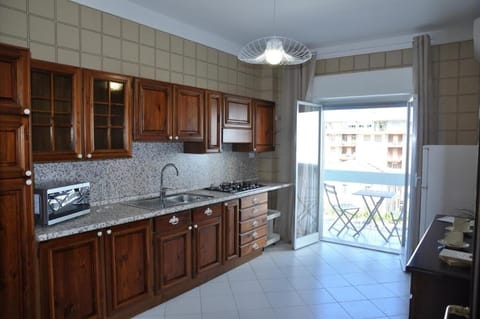 Apartment, 3 Bedrooms, Accessible, Balcony | Private kitchen