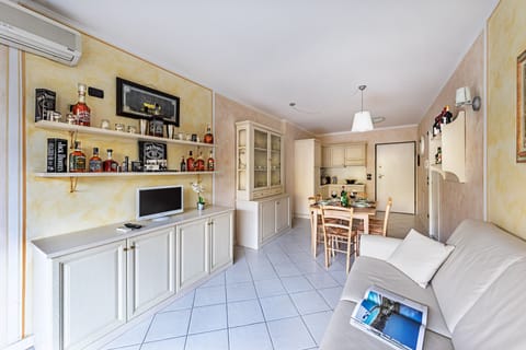 Apartment | Living area | 35-inch TV with digital channels