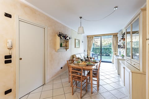 Apartment | Living area | 35-inch TV with digital channels