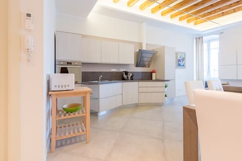 Apartment | Private kitchen | Cookware/dishes/utensils