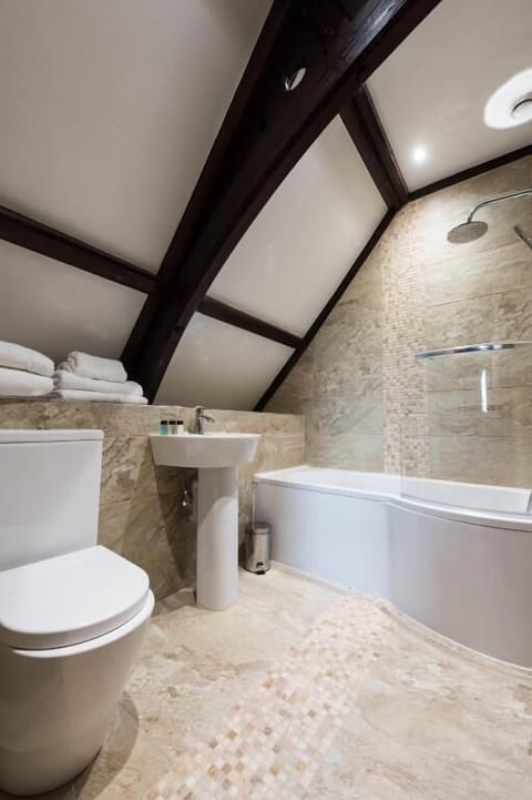 Deluxe Double Room | Bathroom