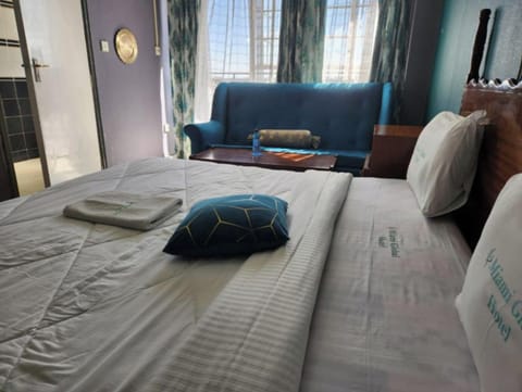 Standard Double Room | Free WiFi, bed sheets