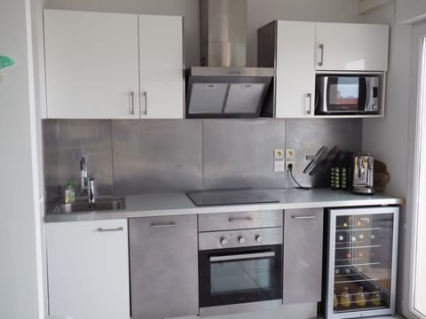 Well equipped kitchen- coffee machine, drinks fridge, oven, cooktop, microwave.