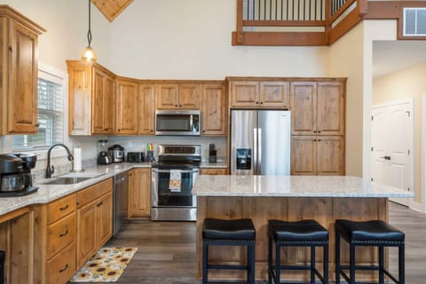 Full Kitchen with Breakfast Bar