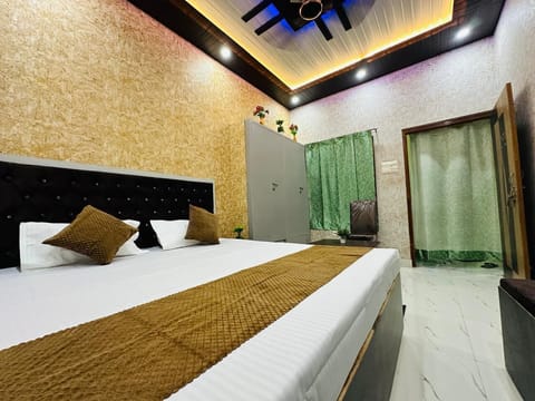 Deluxe Room, Balcony | In-room safe, desk, laptop workspace, free WiFi