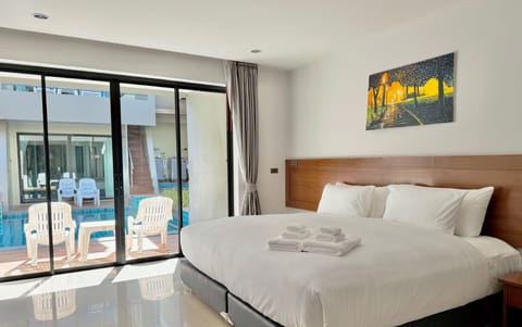 Deluxe Room, Pool Access | Desk, laptop workspace, free WiFi, bed sheets