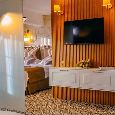 Family Suite | Premium bedding, minibar, in-room safe, free WiFi