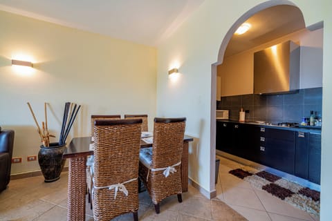 Apartment, Garden View | Dining room