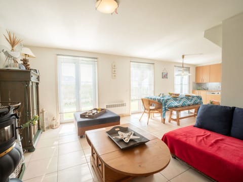 Table, Furniture, Property, Couch, Wood, Lighting, Window, Interior Design, Comfort, Living Room