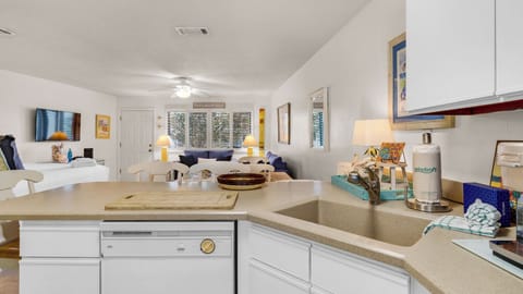 Studio Suite, 1 Queen Bed with Sofa bed, Patio, Pool View (Hidden Beach 216) | Private kitchen | Fridge, microwave, oven, stovetop