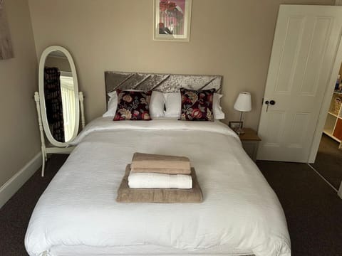 Apartment | 3 bedrooms, iron/ironing board, free WiFi, bed sheets