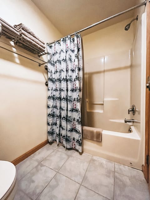 Room, 2 Queen Beds, Non Smoking, Partial Ocean View | Bathroom | Combined shower/tub, hair dryer, towels, soap