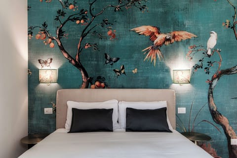 Deluxe Double Room, Lake View | Minibar, in-room safe, desk, soundproofing