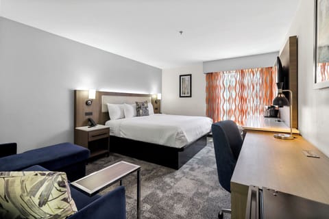 Deluxe Suite, 1 King Bed, Non Smoking (Deluxe Family Suite) | Premium bedding, desk, iron/ironing board, free cribs/infant beds