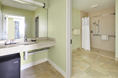 Standard Suite, Multiple Beds, Accessible | Bathroom | Combined shower/tub, hair dryer, towels